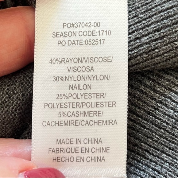 Splendid Cold Shoulder Cashmere Blend Crewneck Tunic Sweater Size Medium - Picture 6 of 7